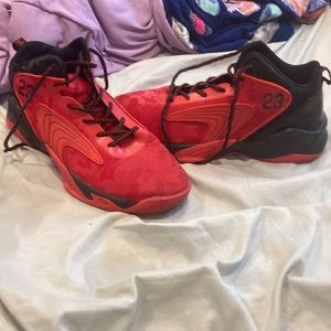 A cool pair of men’s shoes that everyone wears around my neighborhood